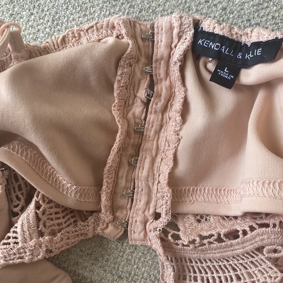 Kendall & Kylie Light Pink Crochet Crop Top Size L - Picture 4 of 4